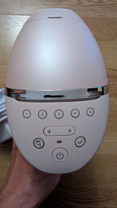 Ediție Premium: Philips Lumea IPL Seria 9900 BRI976 cu SenseIQ & SkinAI