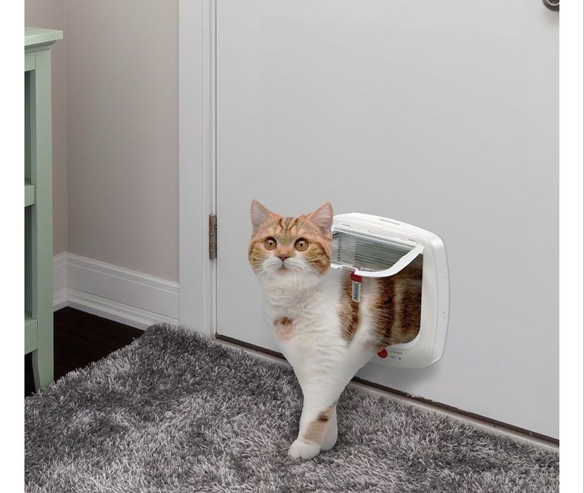 Ușă universală pentru pisici Ferplast cu microcip, tip basculant