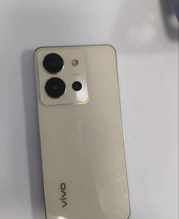 Продам телефон виво у36