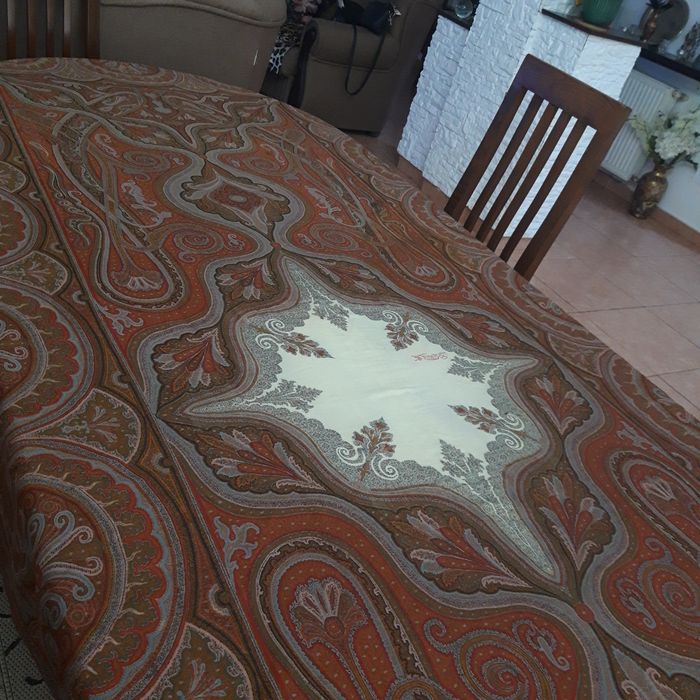 Fata de masa eleganta