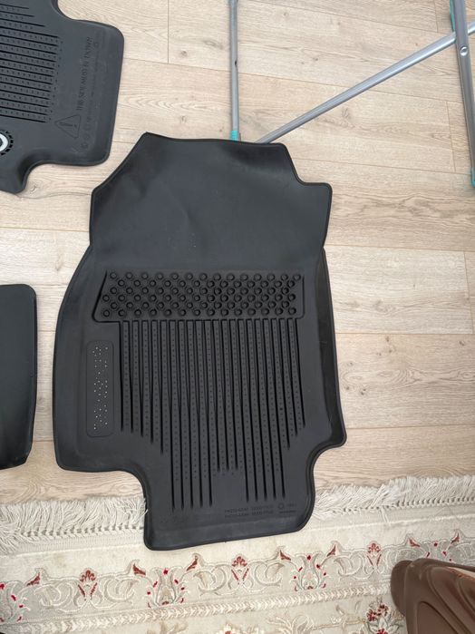 Полики комплект RAV 4 (резиновые)