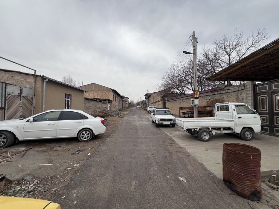 Nazarbek 4 xona+padval kadastor bor