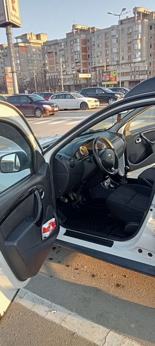Vând Dacia Duster