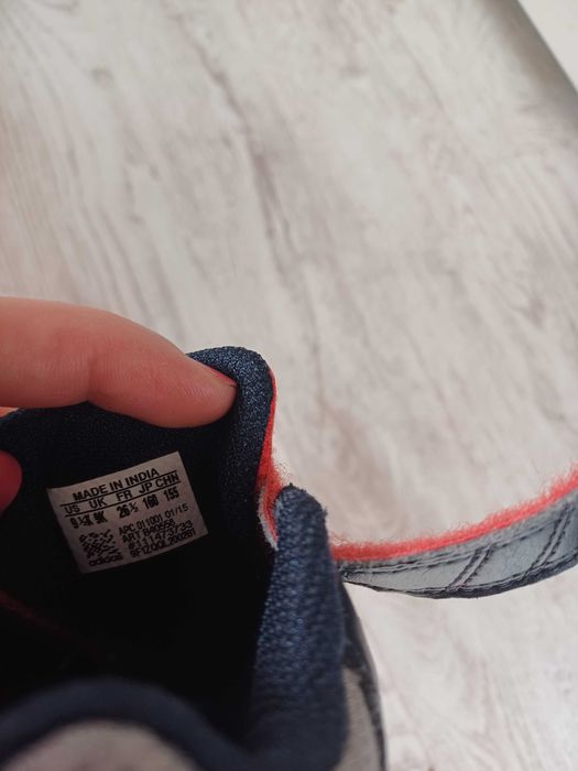 Маратонки Адидас, номер 26 и половина