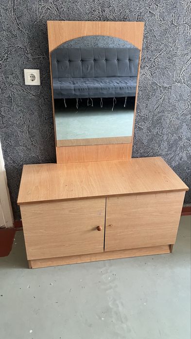 Продам тумба с зеркалом