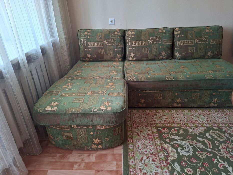 Диван угловой в отличном состояние