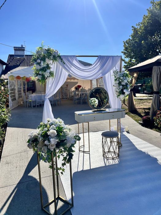 Decoruri si aranjamente florale nunta