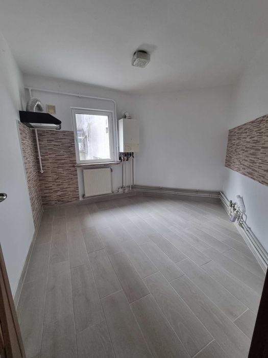 vand apartament 3 camere