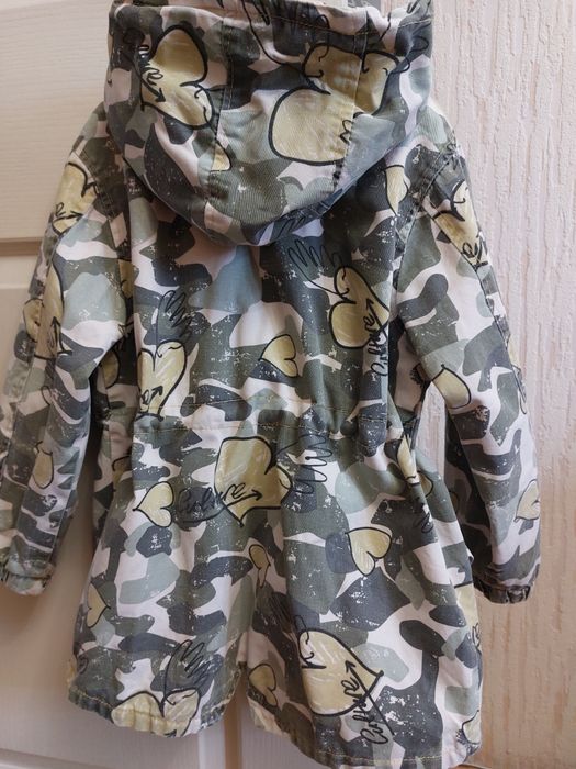 Продам ветровку на девочку