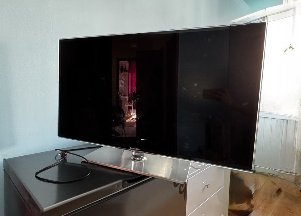 Продается телевизор LED экран