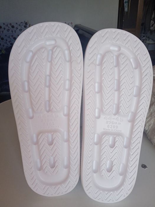 10000.Массажёрки-сланцы,продам.,44-45.