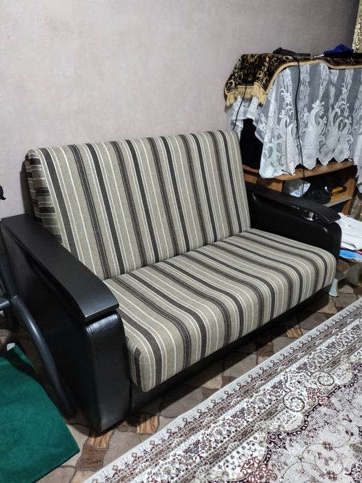 Продам диван в хорошем состоянии.