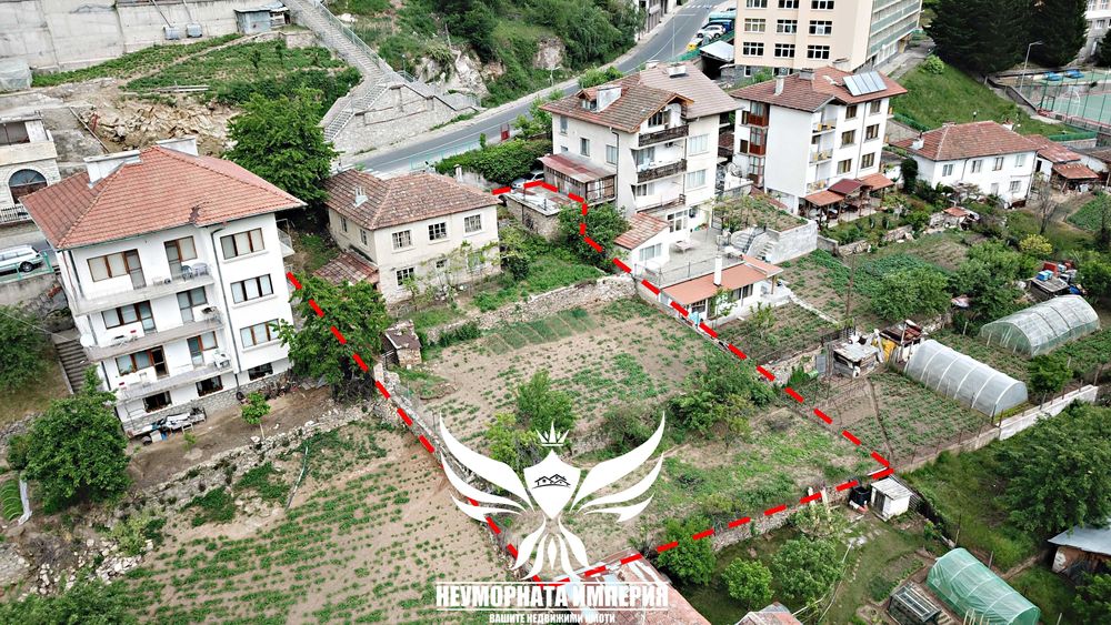 Двуетажна вила/къща 208РЗП с 900кв.м. двор село Баните обл.Смолян