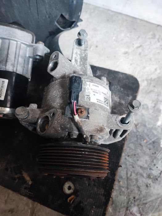 Vînd compresor aer conditionat dacia duster 2022