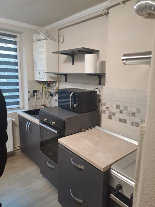 Închiriez apartament cu 2 camere decomandate în zonă ultracentrală.