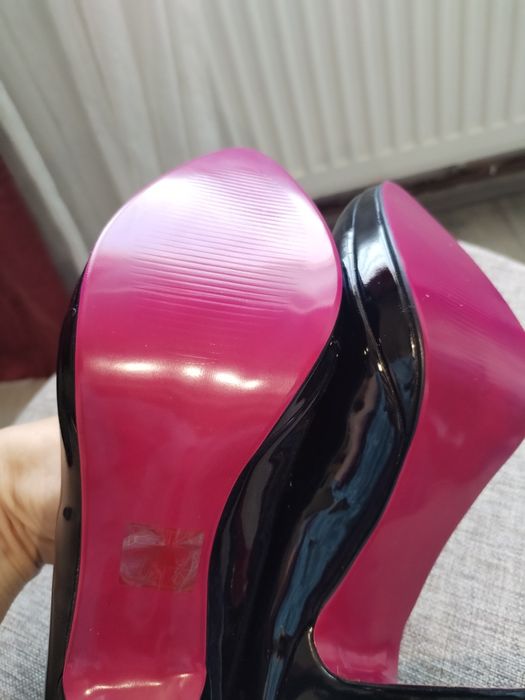 Vând blugi, pantofi, geanta și cămăși dama