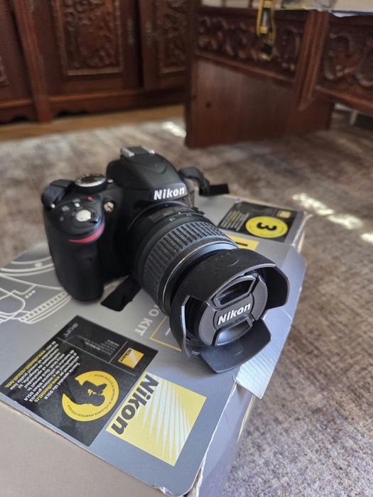 Nikon 3200 cu obiectiv din kit de 55 mm