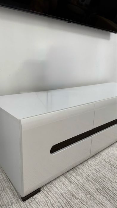 Продается ТВ тумбочка