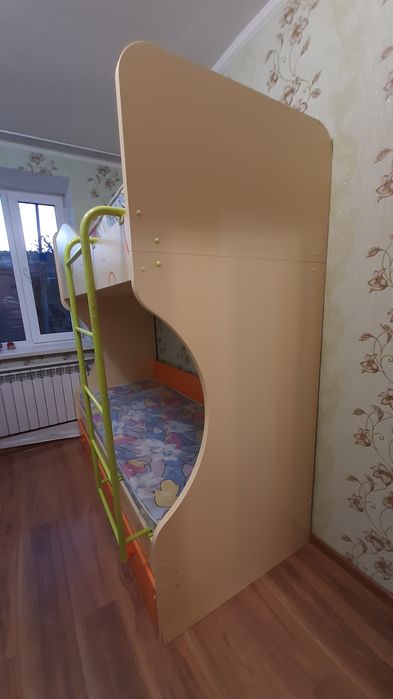 Кровать двухъярусная