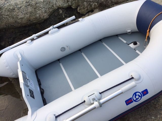 Надуваема лодка с твърдо дъно Yamaha 240S и двигател Yamaha F2,5A