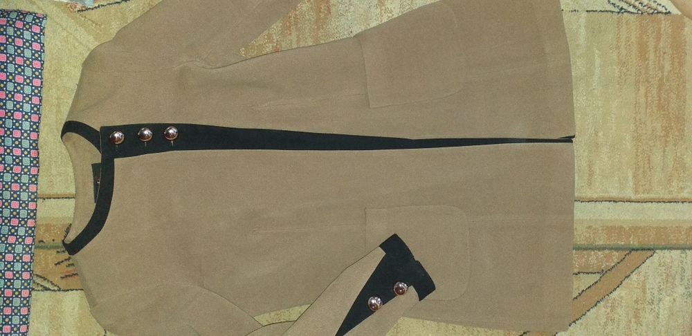 Продам пальто Весна,Осень.