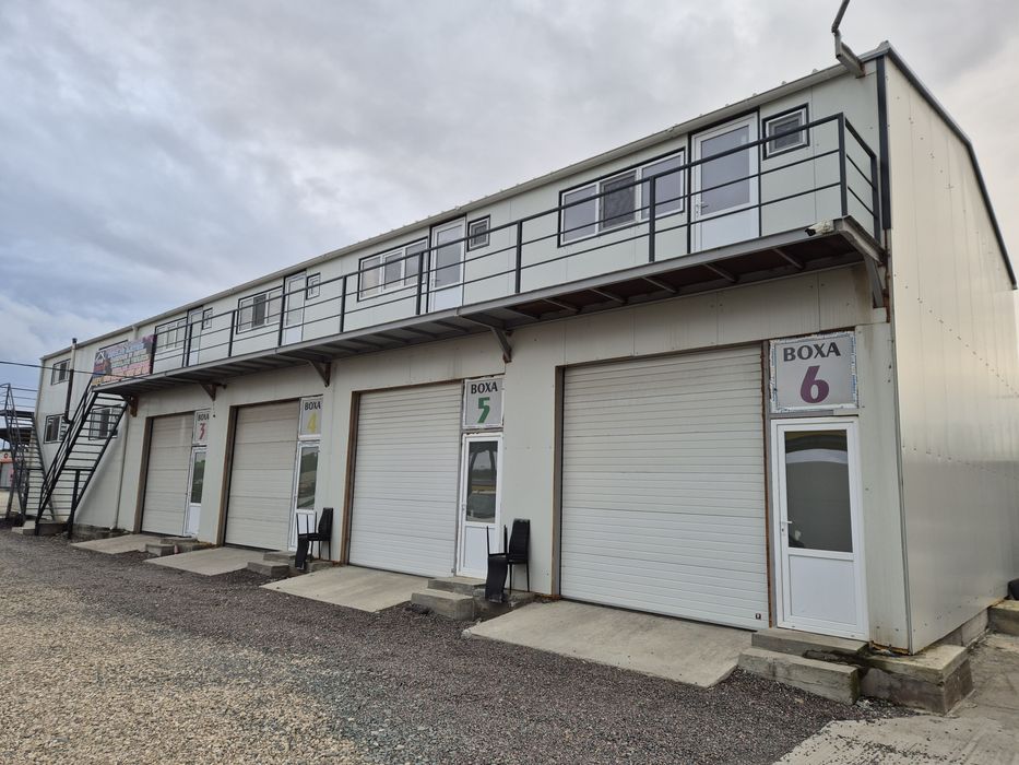 Hale (boxe) și spatii la etaj de inchiriat