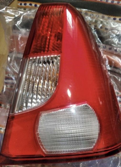 Lampa (stop) spate  clasica  Logan (semn alb)