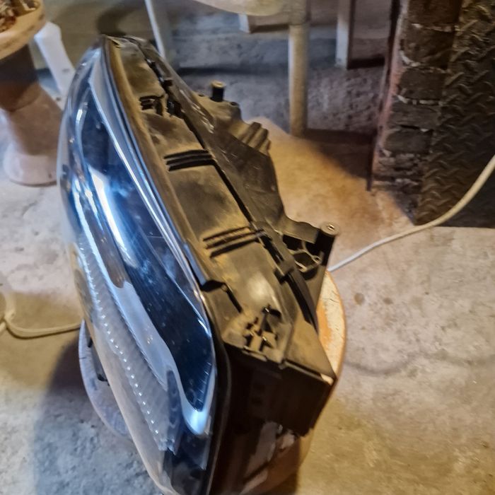 Mercedes Benz GLB 2022 десен фар