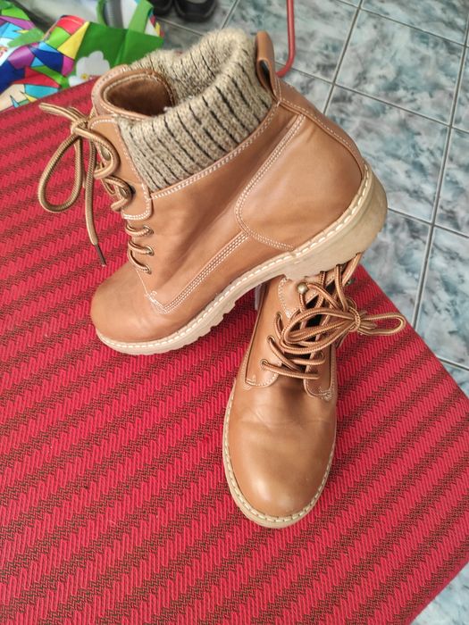 Ghete din piele 100%, nr. 41.
Foarte comode, foarte ușoare pr