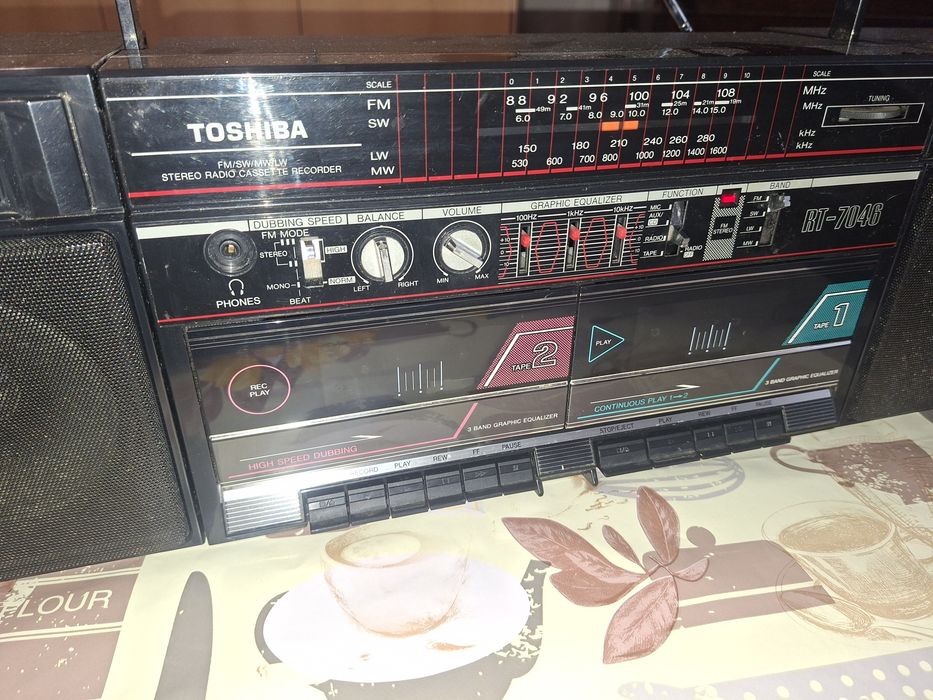 Toshiba RT-7046, radiocasetofon made in Japan, 4 benzi radio, Antena Satelor, Stereo 4 difuzoare