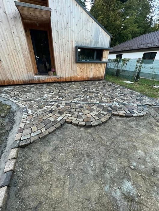 Vând piatră cubică de pavaj istoric și montez
