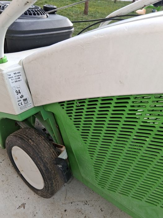 Vând mașină de tuns gazon pe benzină Viking. MB 450 .