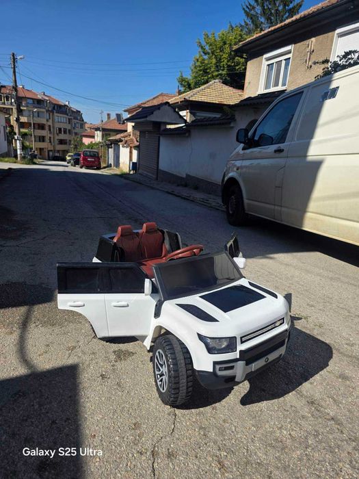 Акумулаторен джип Land rover