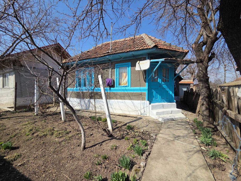 Casa batraneasca in comuna Cioranii de Jos - 400m2