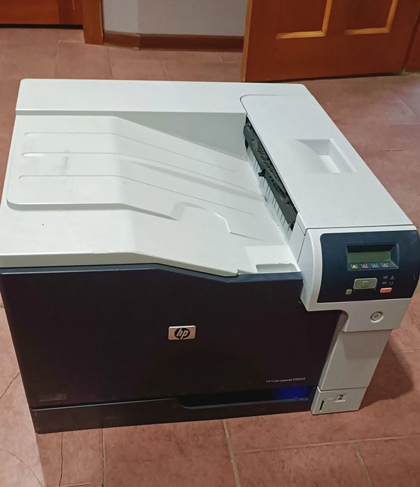 Принтер HP Colour  LaserJet CP5225