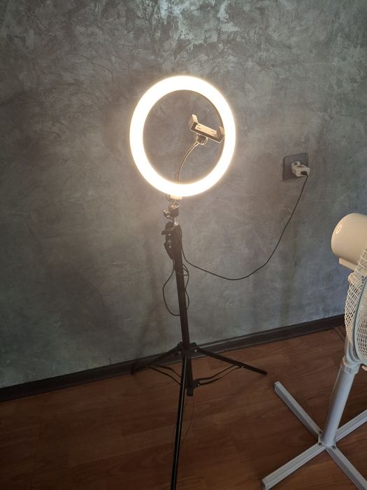 Продам лампу для сьемок и стоика