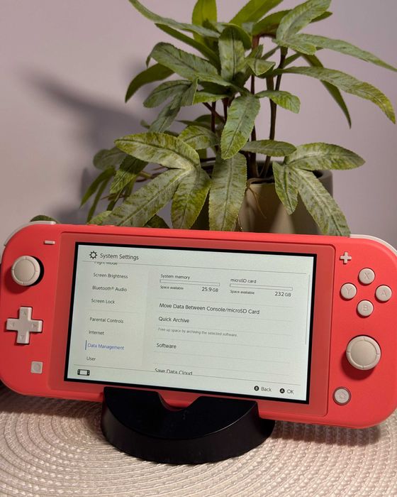 Nintendo Switch Lite Coral + 256GB SD карта! КАТО НОВ!