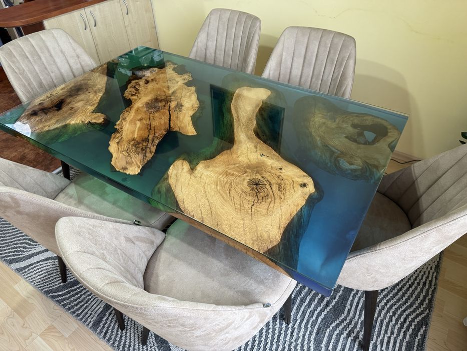 Трапезна маса от епоксидна смола и естествено дърво 150см. / 90см.