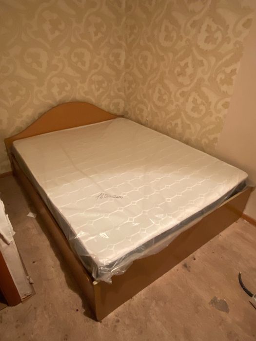 Продам кровать матрас новый.