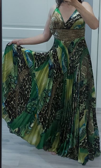 Платье яркое, нарядное