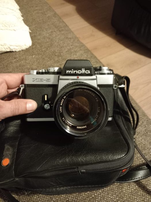 Vând aparat foto minolta xe-5 !
