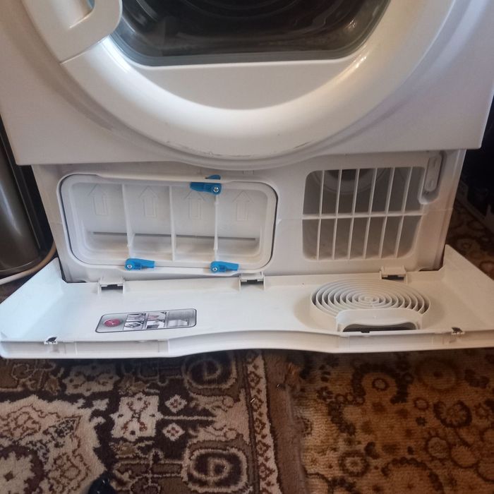 Сушилня Ariston hotpoint - НОВА