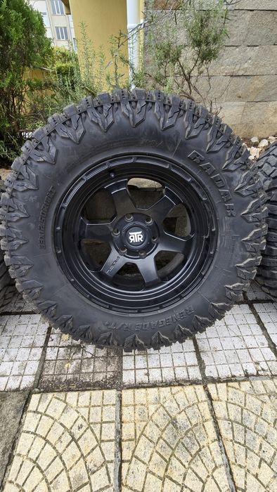 Продава 4 броя Off Road гуми с джанти