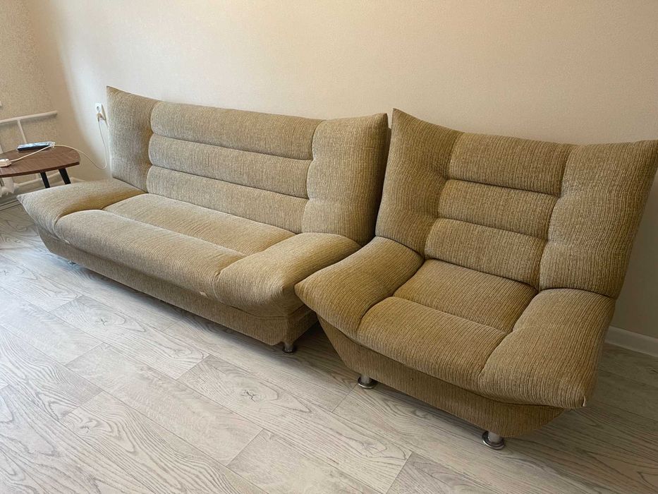 Продам диван и два кресла