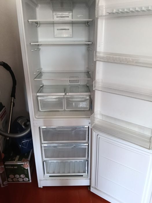 Холодильник Indesit