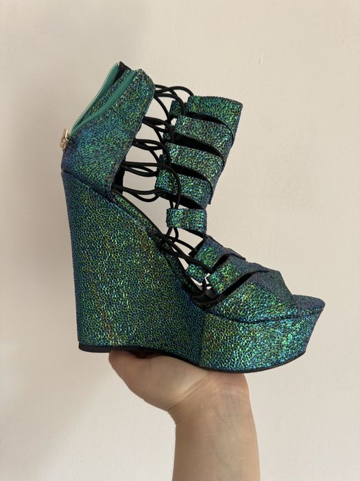 Босоножки на платыорме. Новые!