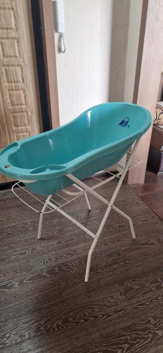 Продам ванночку с подставкой