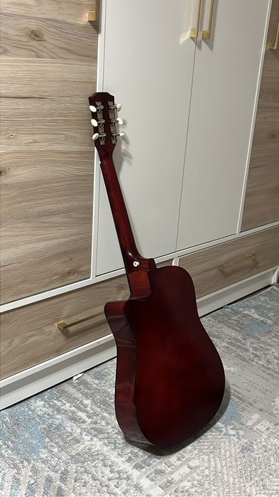 Продам гитару в хорошем состояний