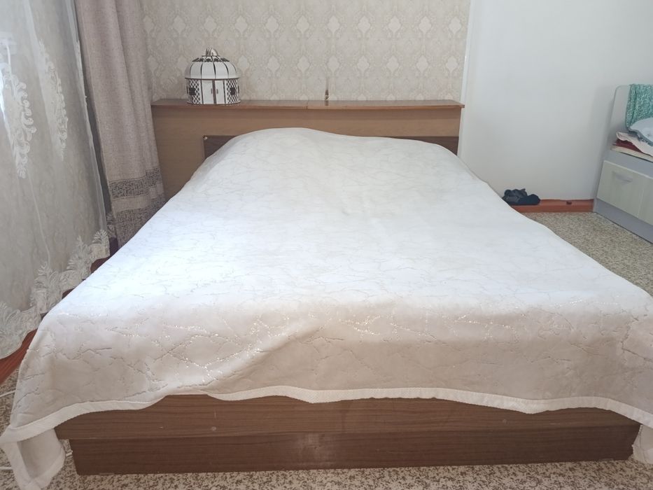 Продам кровать полуторка с матрасом