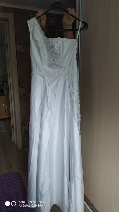 Продам свадебные платья